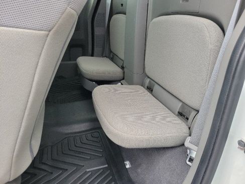 Used 2019 Nissan Frontier S RWD image 7