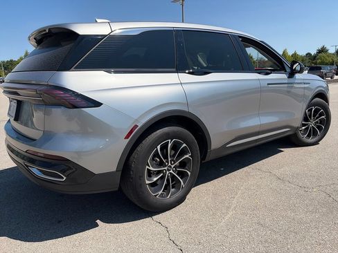 Used 2025 Lincoln Nautilus Premier AWD/4WD image 6