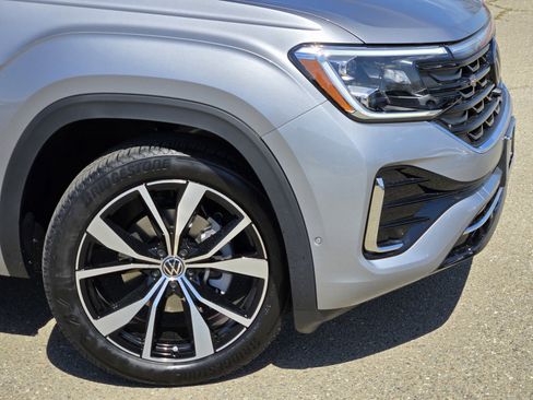 New 2025 Volkswagen Atlas SEL Premium R-Line image 3