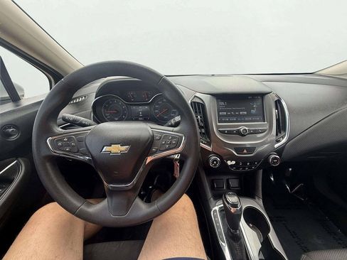 Used 2017 Chevrolet Cruze LT FWD image 15
