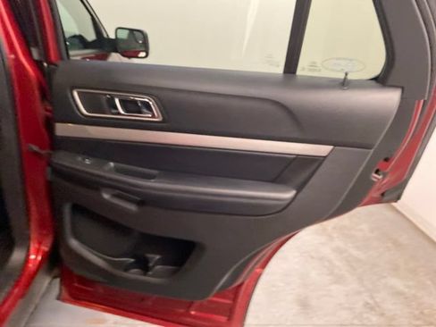 Used 2017 Ford Explorer XLT w/ Equipment Group 202A AWD/4WD image 26