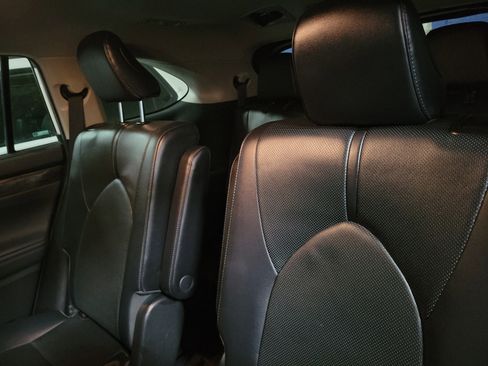 Used 2020 Toyota Highlander Limited image 10