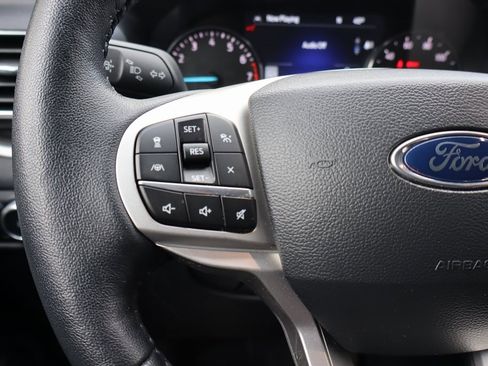 Used 2022 Ford Explorer XLT w/ Equipment Group 202A image 7