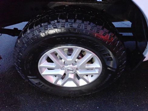 Used 2014 Nissan Frontier SV image 11