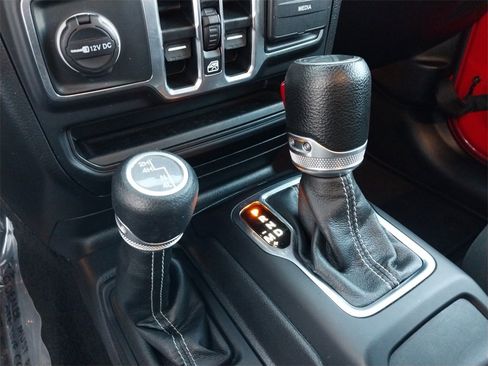 Used 2023 Jeep Gladiator Overland image 18