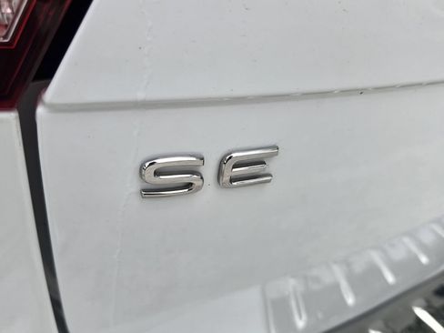 Used 2024 Volkswagen Tiguan SE FWD image 13