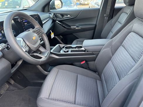 Used 2026 Chevrolet Equinox LT image 9