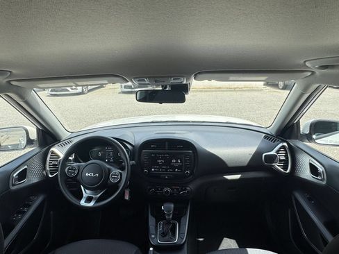 Used 2025 Kia Soul LX w/ LX Technology Package FWD image 31