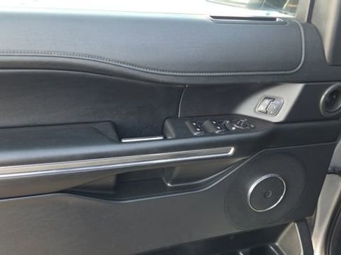 Used 2021 Ford Expedition Max XLT image 11