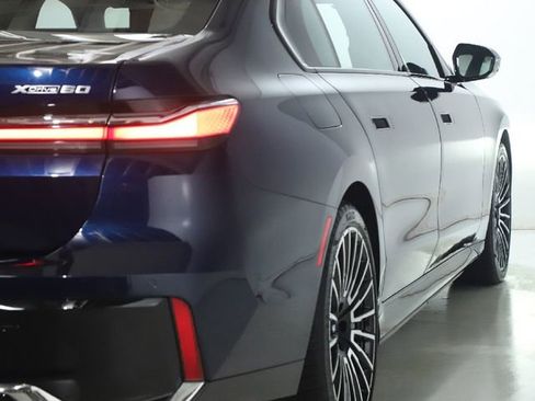 Used 2025 BMW i7 xDrive60 image 47