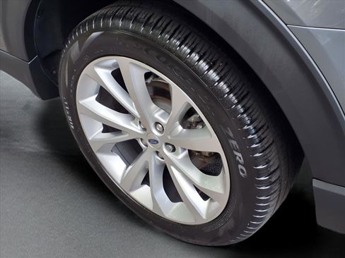 Used 2023 Ford Explorer Platinum w/ Technology Package image 9