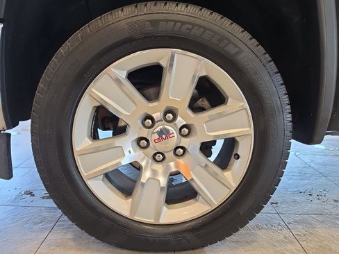 Used 2015 GMC Sierra 1500 SLE w/ Carbon-20 Edition AWD/4WD image 13