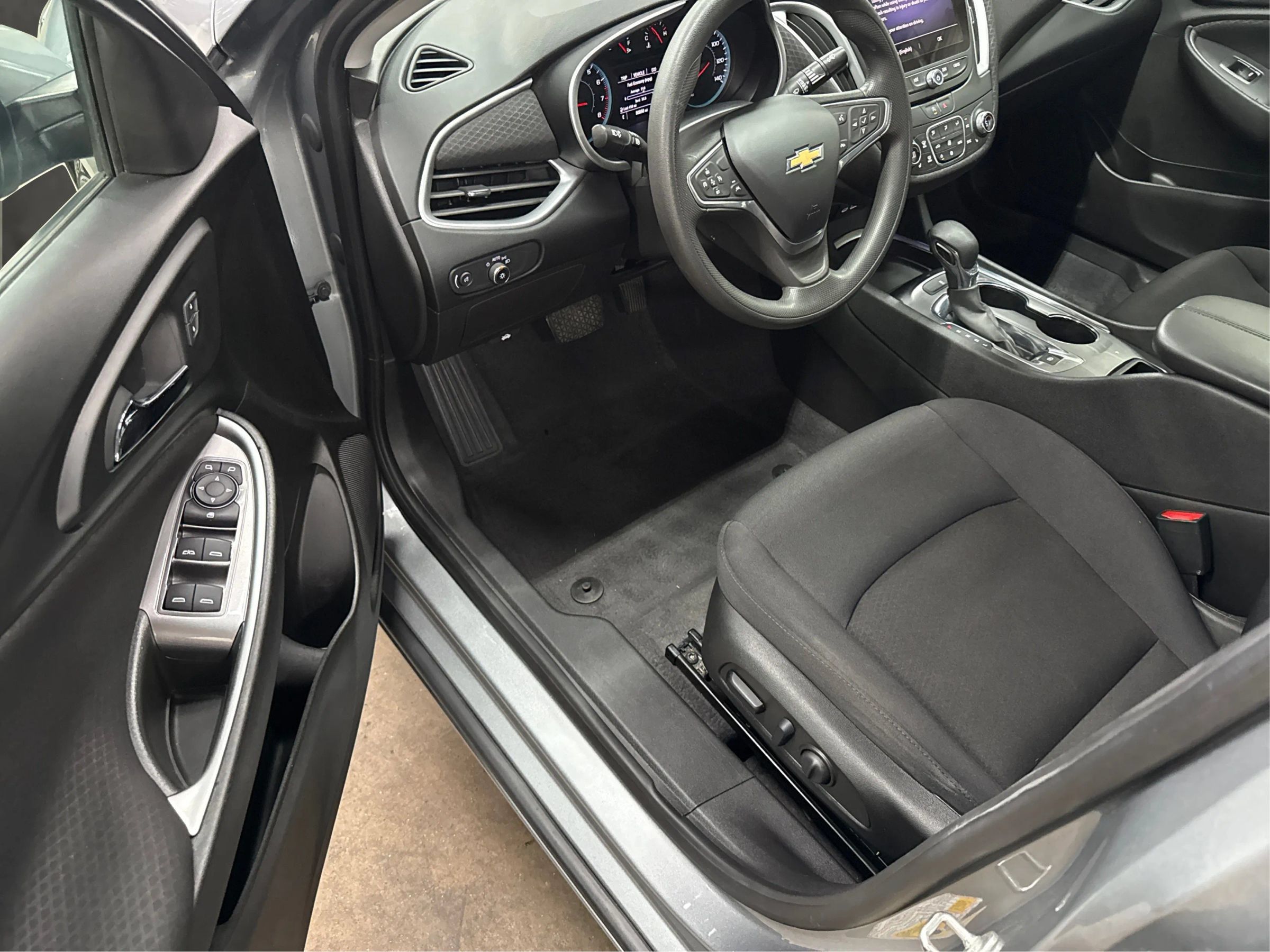 Used 2023 Chevrolet Malibu LT FWD image 10