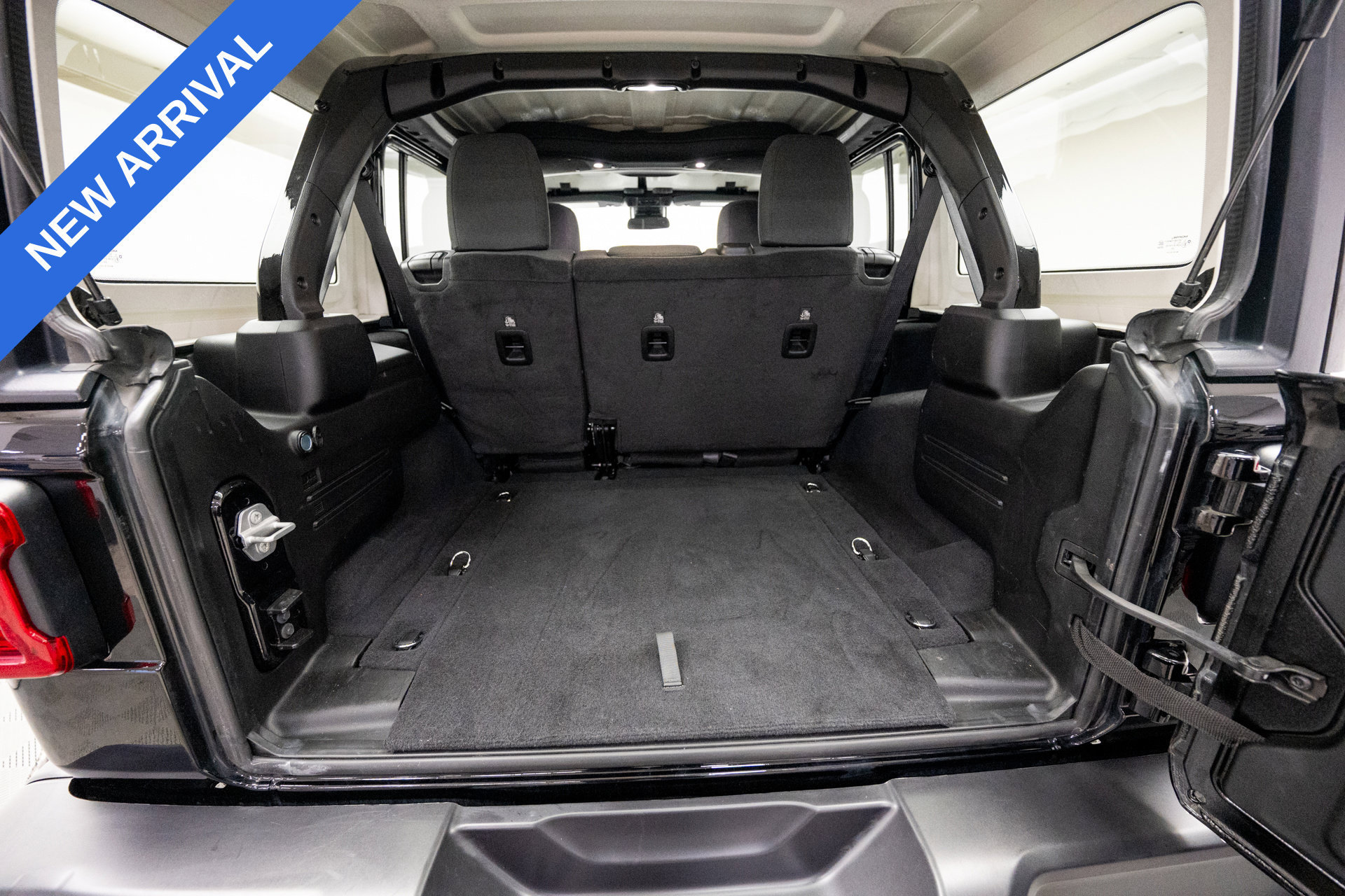 Used 2025 Jeep Wrangler Unlimited Rubicon AWD/4WD image 23