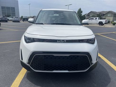 Used 2025 Kia Soul LX w/ LX Technology Package FWD image 11