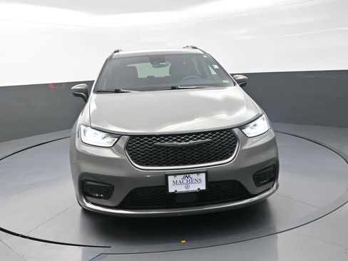 Used 2023 Chrysler Pacifica Touring-L w/ S Appearance Package FWD image 2
