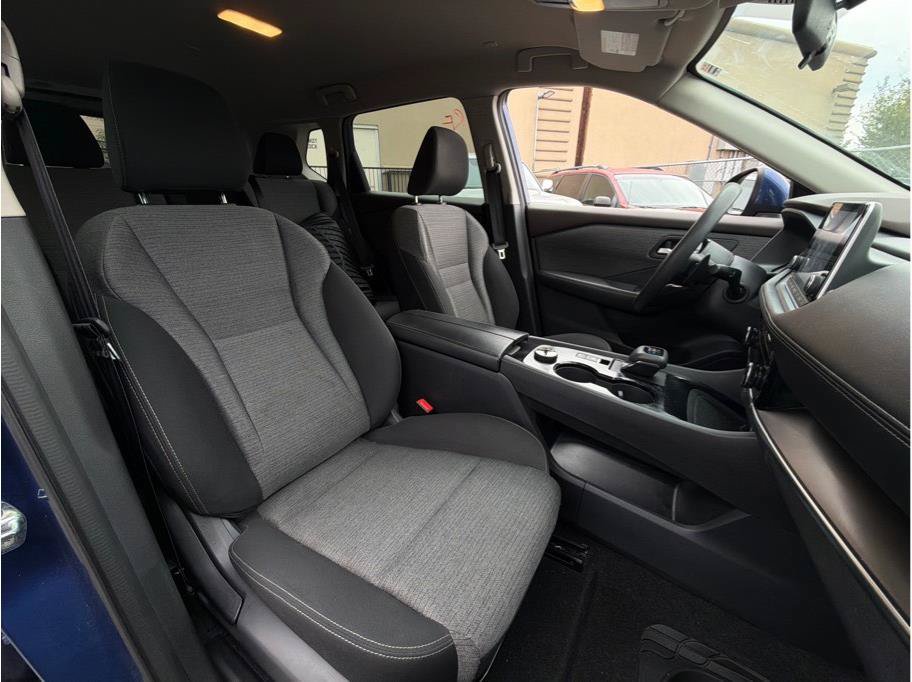 Used 2022 Nissan Rogue SV AWD/4WD image 4