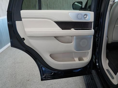 Used 2019 Lincoln Navigator Reserve image 34