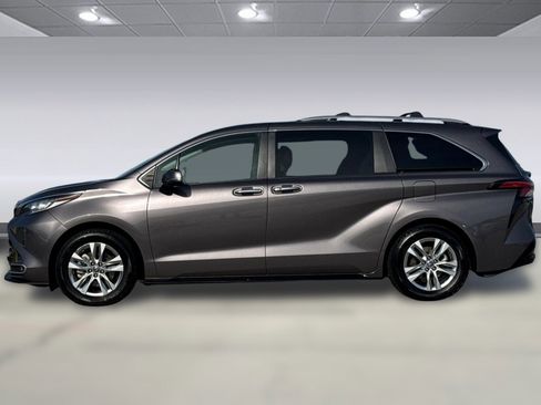 Certified 2022 Toyota Sienna Limited image 7