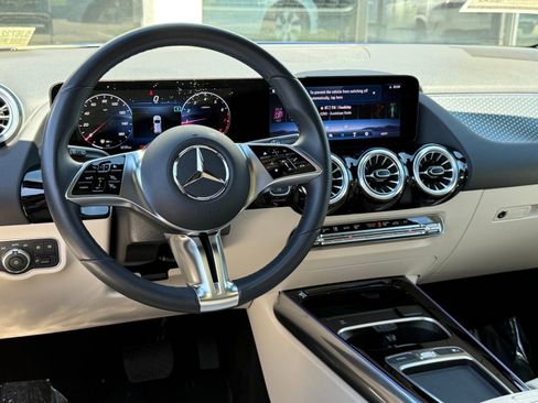 Used 2025 Mercedes-Benz GLA 250 image 40