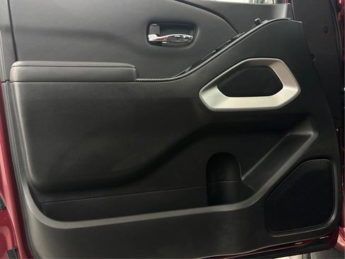 Used 2022 Nissan Frontier SV image 26