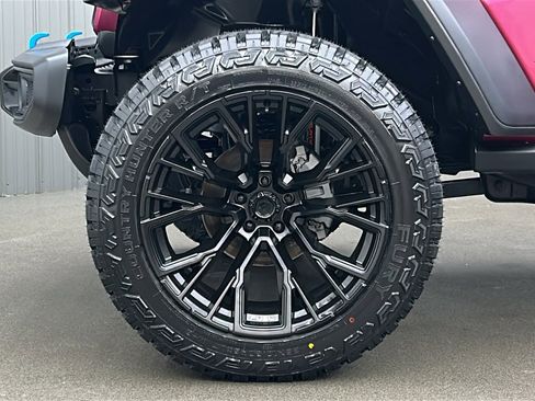 Used 2024 Jeep Wrangler Unlimited image 10