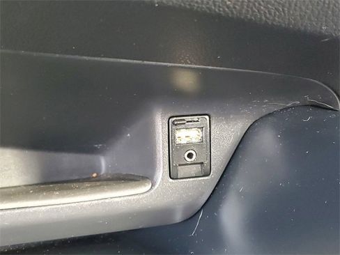 Used 2018 Toyota C-HR XLE image 34