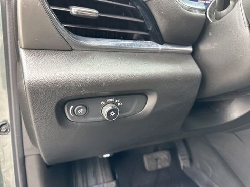 Used 2023 Chevrolet Traverse LT image 14