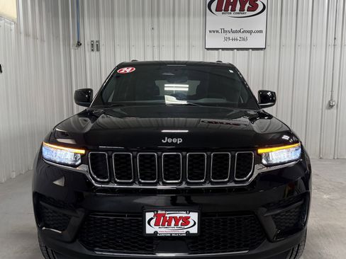 Used 2024 Jeep Grand Cherokee Laredo w/ Luxury Tech Group I image 20