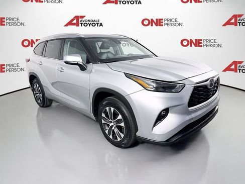 Used 2023 Toyota Highlander XLE FWD image 1