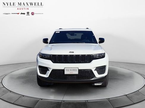 New 2025 Jeep Grand Cherokee 4WD image 18