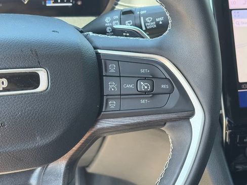 Used 2023 Jeep Grand Cherokee L Limited image 22