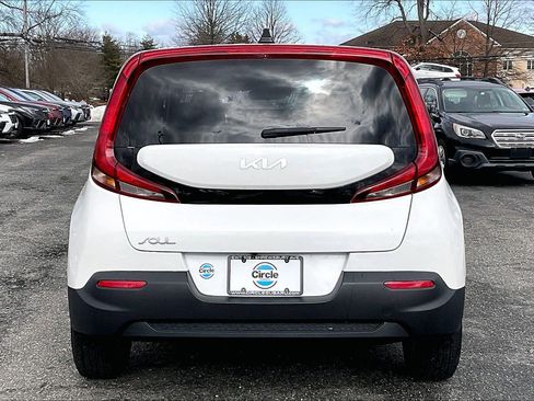 Used 2022 Kia Soul LX w/ Technology Package image 4