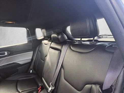 Used 2025 Jeep Compass Limited image 15