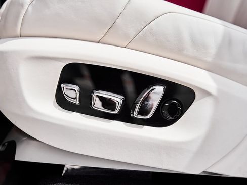 Used 2023 Rolls-Royce Phantom Sedan RWD image 50