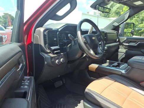 Used 2024 Chevrolet Silverado 2500 High Country w/ High Country Premium Package AWD/4WD image 7