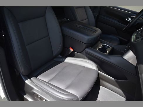 Used 2024 Chevrolet Suburban Z71 w/ Luxury Package AWD/4WD image 30