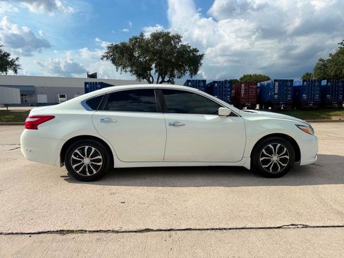 Used 2017 Nissan Altima 2.5 S w/ Power Driver Seat Package FWD image 4