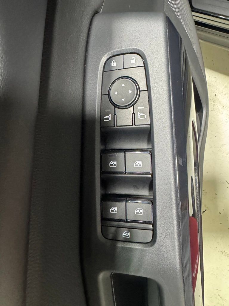Used 2023 Nissan Pathfinder SV FWD image 9