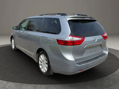 Used 2017 Toyota Sienna Limited Premium AWD/4WD image 3