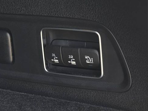 Used 2025 Mercedes-Benz GLS 580 4MATIC image 24