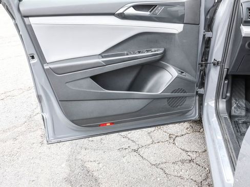 Certified 2023 Volkswagen Taos SEL AWD/4WD image 30