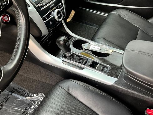 Used 2020 Acura TLX w/ Technology Package FWD image 14