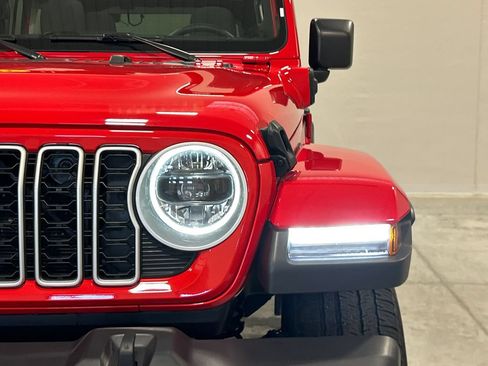 Used 2025 Jeep Wrangler Unlimited Sahara w/ Safety Group AWD/4WD image 10