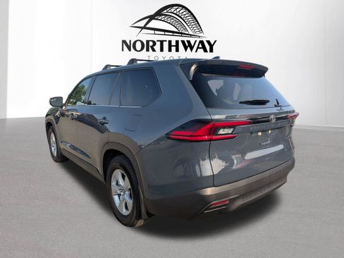 Used 2025 Toyota Grand Highlander AWD image 4
