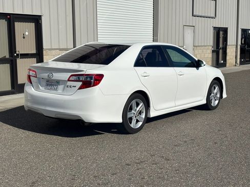 Used 2014 Toyota Camry SE FWD image 3