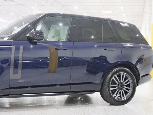 Used 2023 Land Rover Range Rover SE image 3