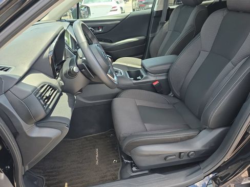 Used 2025 Subaru Outback Premium AWD/4WD image 11
