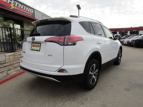 Used 2016 Toyota RAV4 XLE FWD image 4