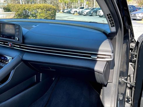 Used 2023 Hyundai Elantra SEL image 17